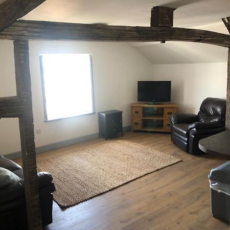 The Nest @ Ji-Binc, A Large Spacious Apartment. 덴비 외부 사진