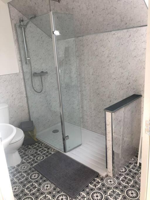 The Nest @ Ji-Binc, A Large Spacious Apartment. 덴비 외부 사진